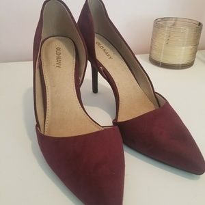 OLD NAVY  SIZE 8 HEELS BURGUNDY